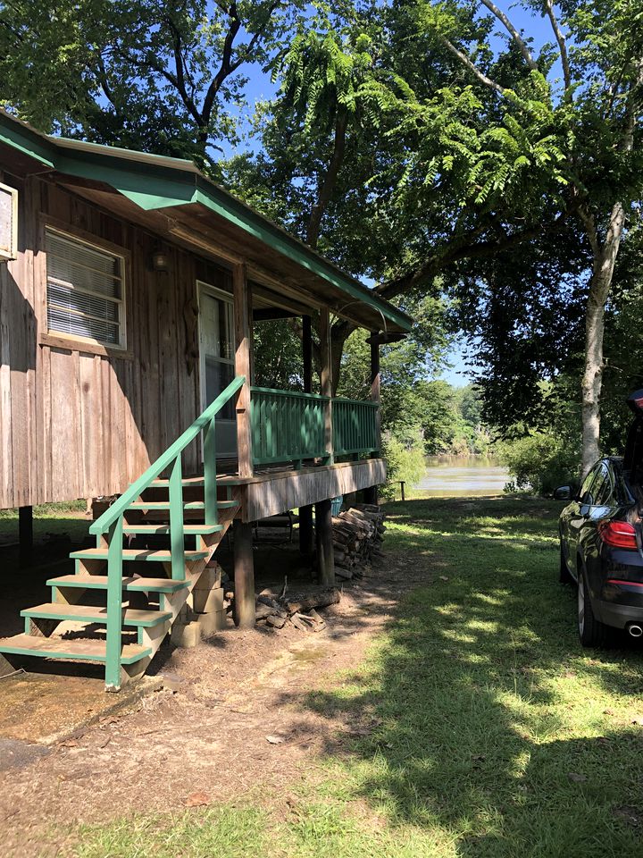 Fascinating Off-Grid River House for an Authentic Escape into Nature on the Alabama River