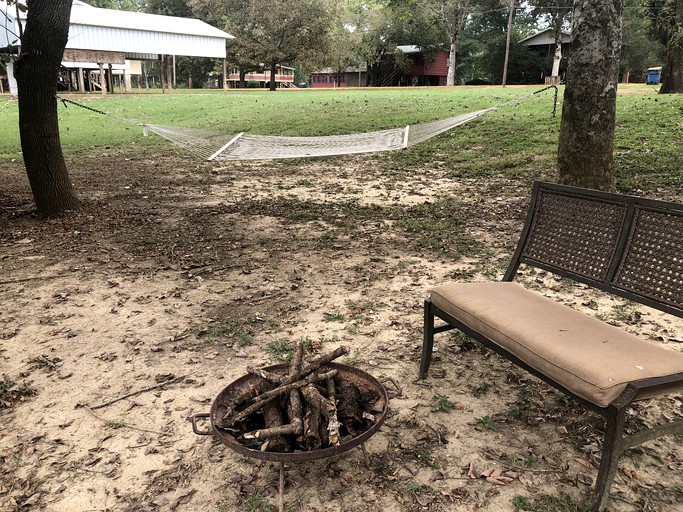 Cabins (United States of America, Calvert, Alabama)