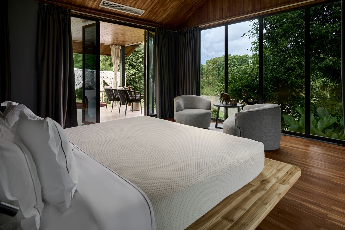 Sweet Luminous Suite with Outdoor Living Space in Laos Suite