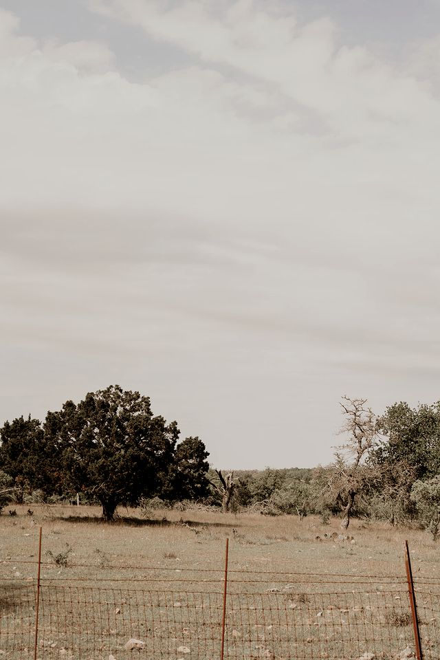 Charming Tiny House Rental on a Farm in Frederickburg, Texas - Perfect for a Romantic Glamping Retreat