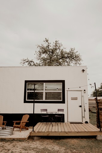 Containers (United States of America, Fredericksburg, Texas)