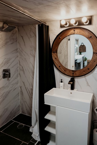 Containers (United States of America, Fredericksburg, Texas)