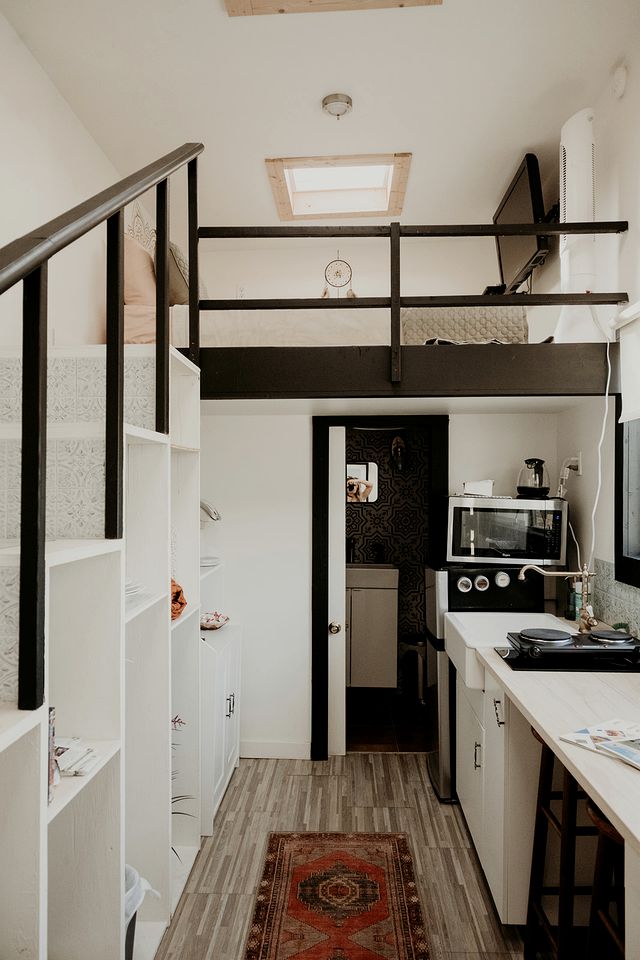 Charming Tiny House Rental on a Farm in Frederickburg, Texas - Perfect for a Romantic Glamping Retreat