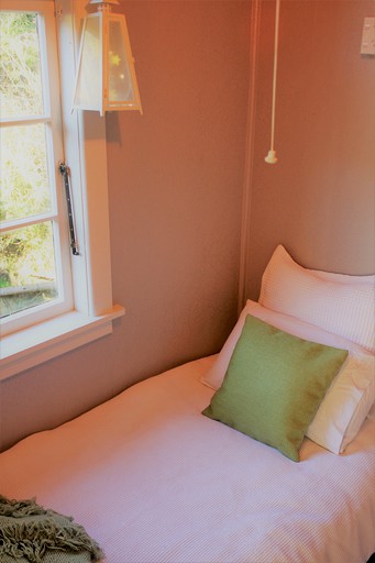 Cabins (New Zealand, Pauatahanui, North Island)