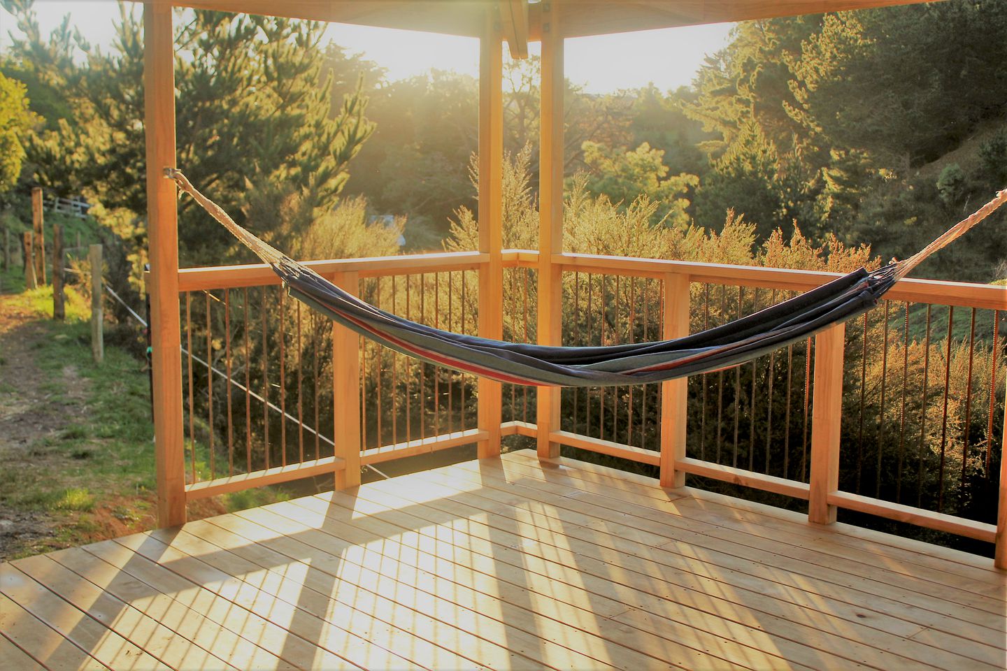 Perfect Country Cabin For Relaxation With Hot Tub and Easy Reach of Wellington, Hutt, and Porirua, New Zealand