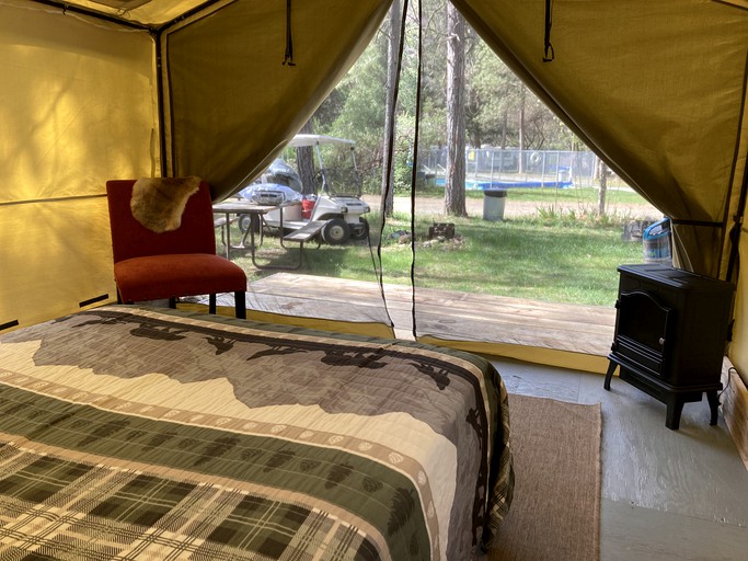 Family-Friendly Tented Cabin for a Charming Glamping Getaway by Trinity River in Big Bar, California