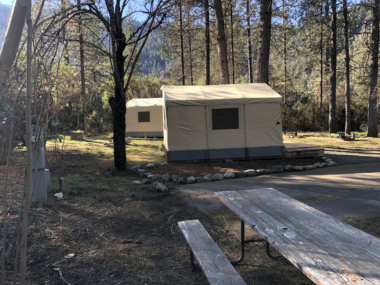 Family-Friendly Tented Cabin for a Charming Glamping Getaway by Trinity River in Big Bar, California