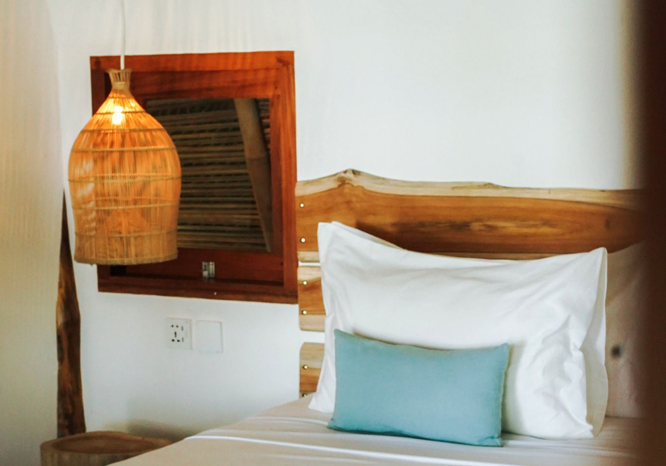 Beachfront Cabins Incredible for a Relaxing Getaway in Indonesia