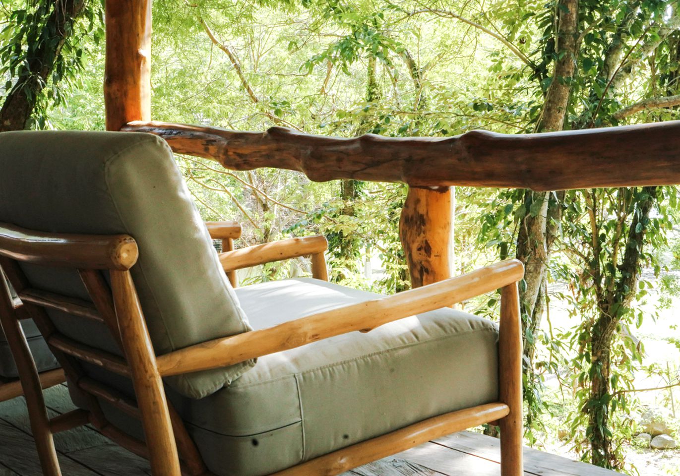 Beachfront Cabins Incredible for a Relaxing Getaway in Indonesia