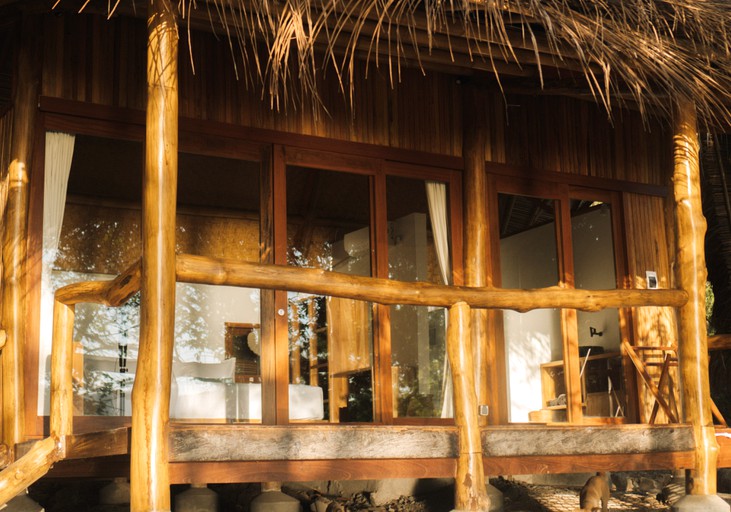Beachfront Cabin Incredible for a Relaxing Getaway in Indonesia