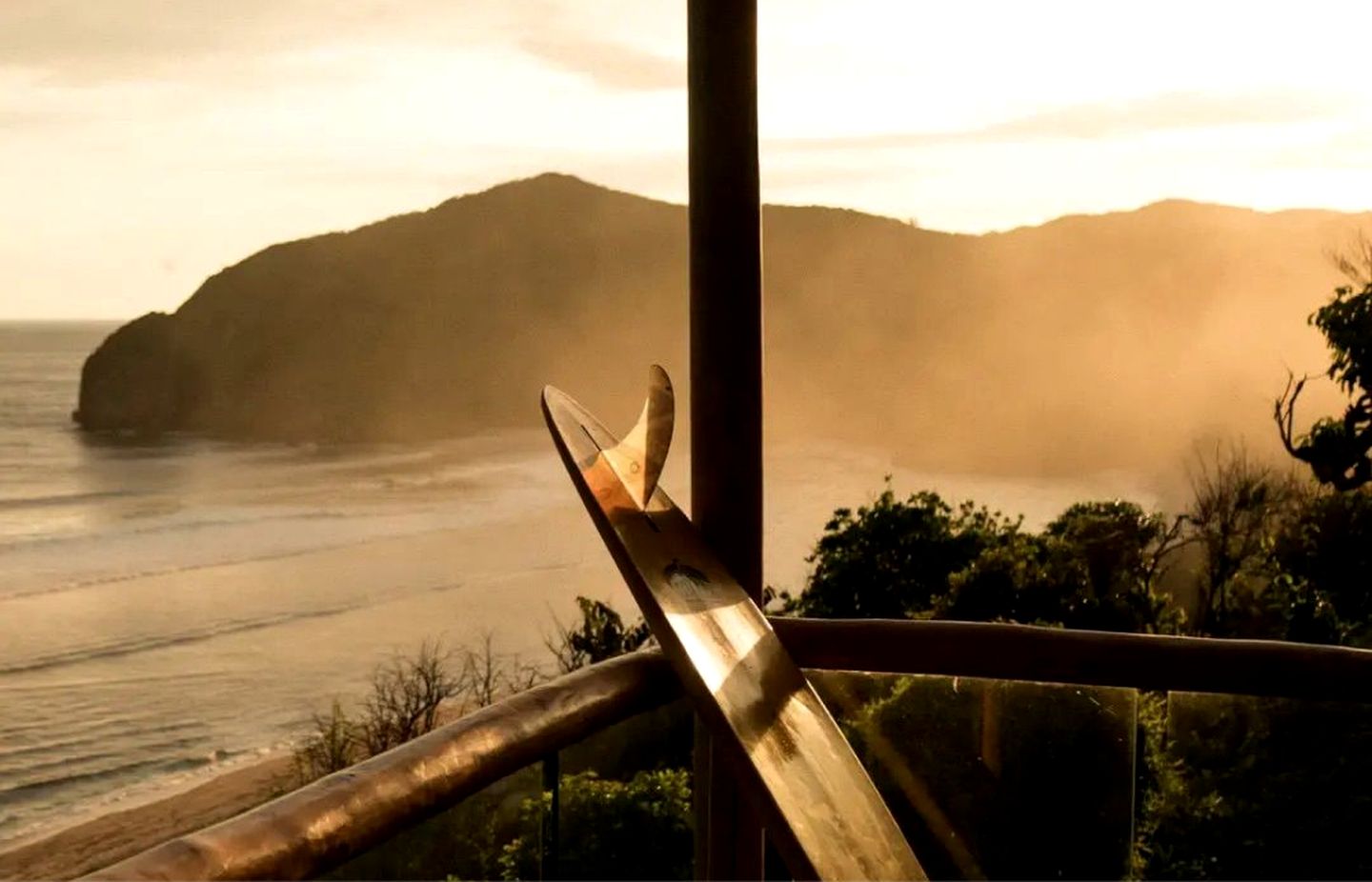 Awe-Inspiring Scenery for a Truly Serene Vacation Rental Getaway with Infinity Pool, Sekongkang, Indonesia