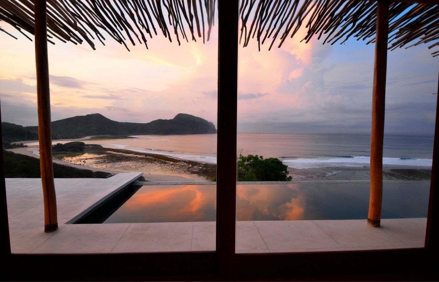 Awe-Inspiring Scenery for a Truly Serene Vacation Rental Getaway with Infinity Pool, Sekongkang, Indonesia