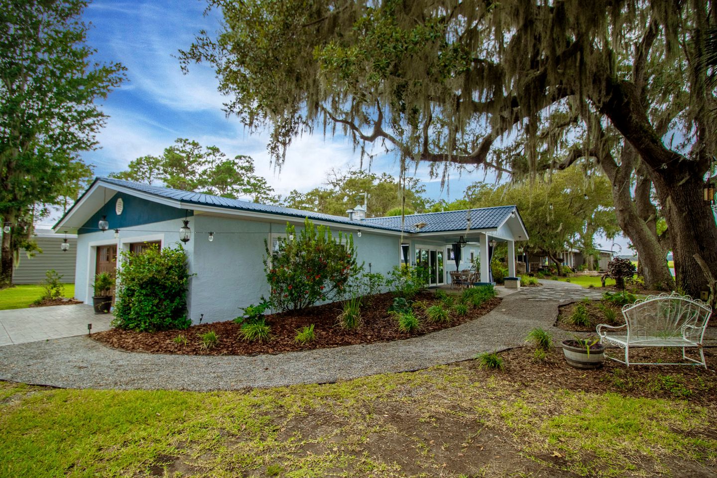 Charming Cottage Rental near Midway, Perfect for Luxury Glamping Getaways on Coronel's Island, Georgia