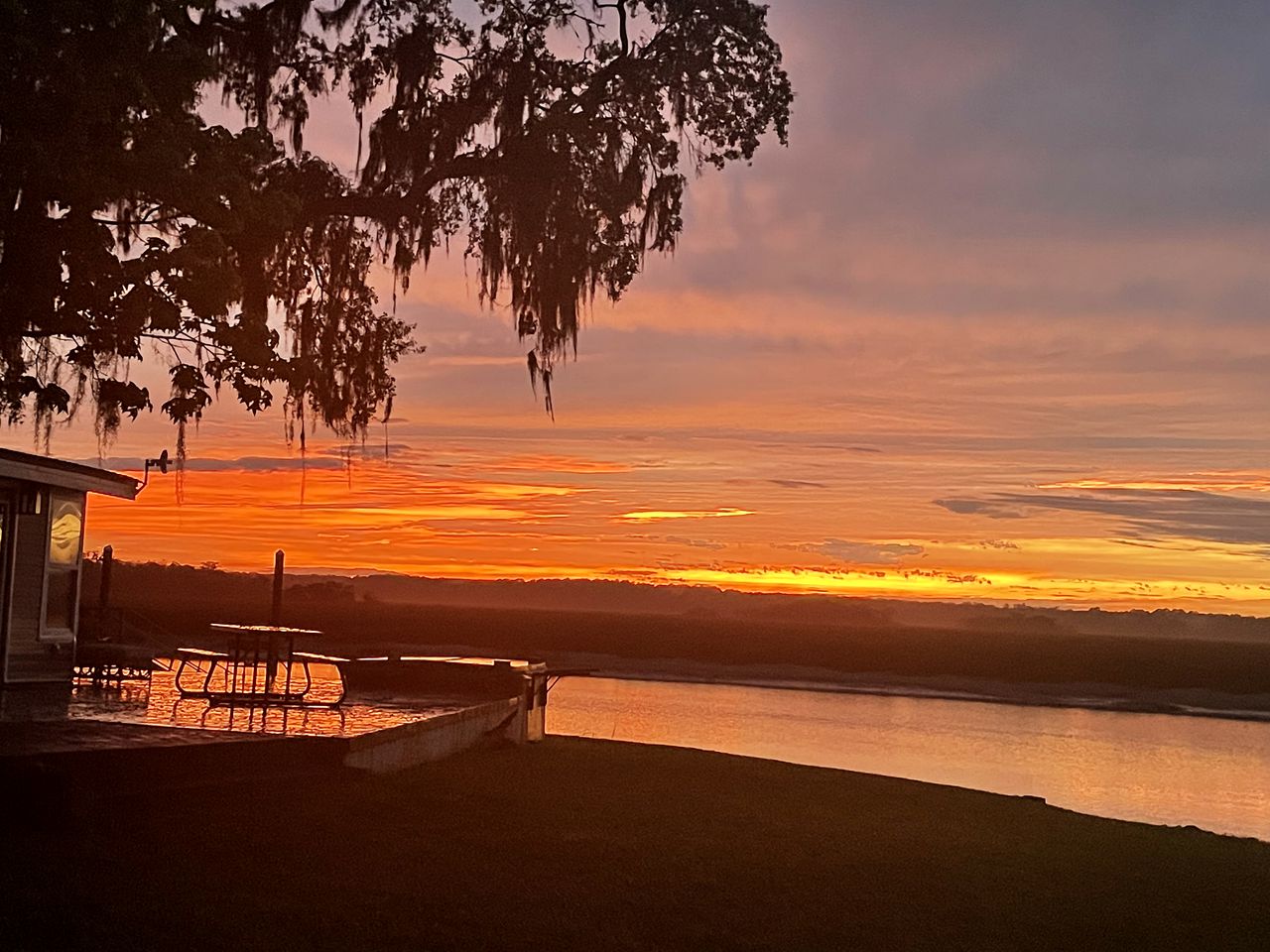 Charming Cottage Rental near Midway, Perfect for Luxury Glamping Getaways on Coronel's Island, Georgia