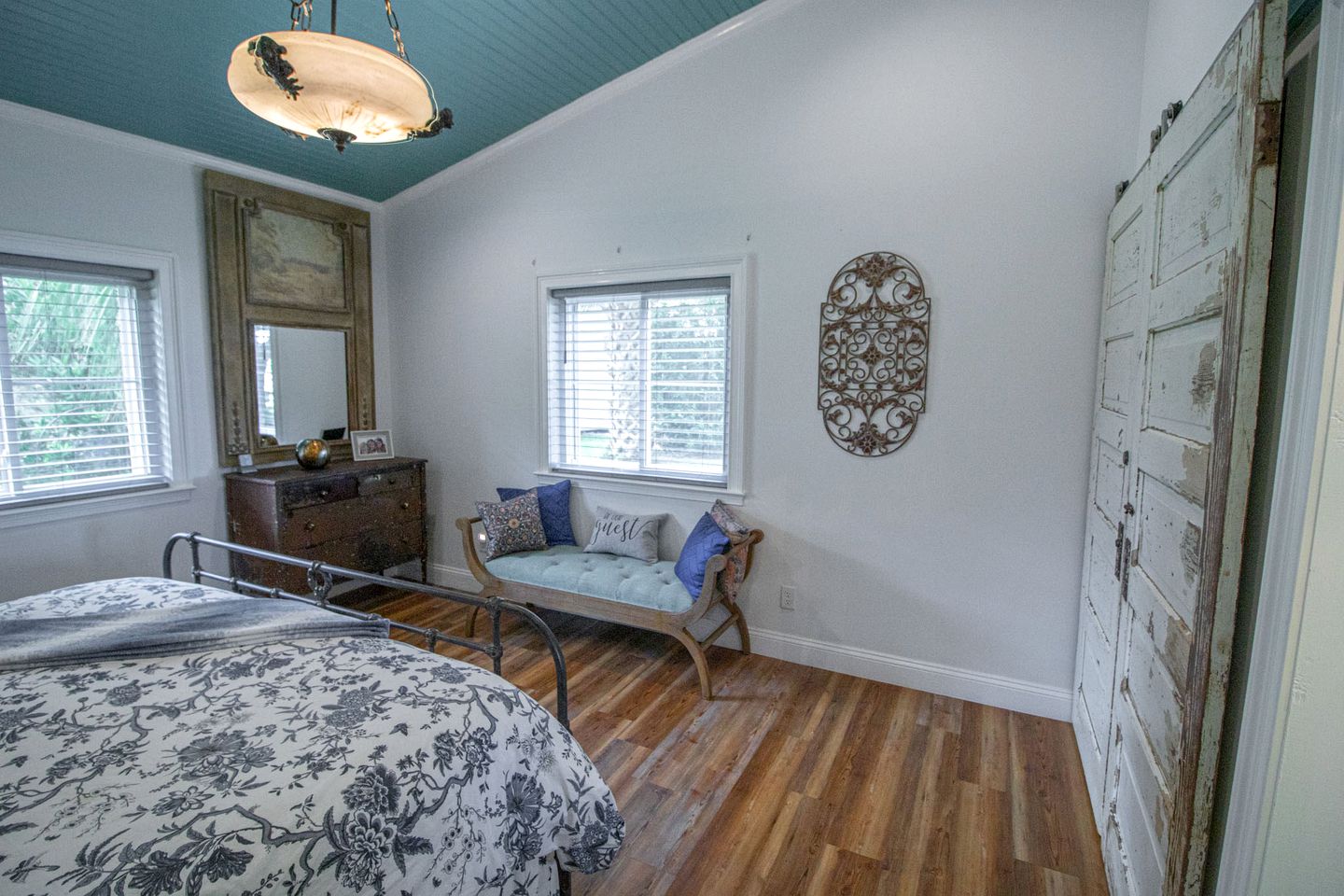 Charming Cottage Rental near Midway, Perfect for Luxury Glamping Getaways on Coronel's Island, Georgia