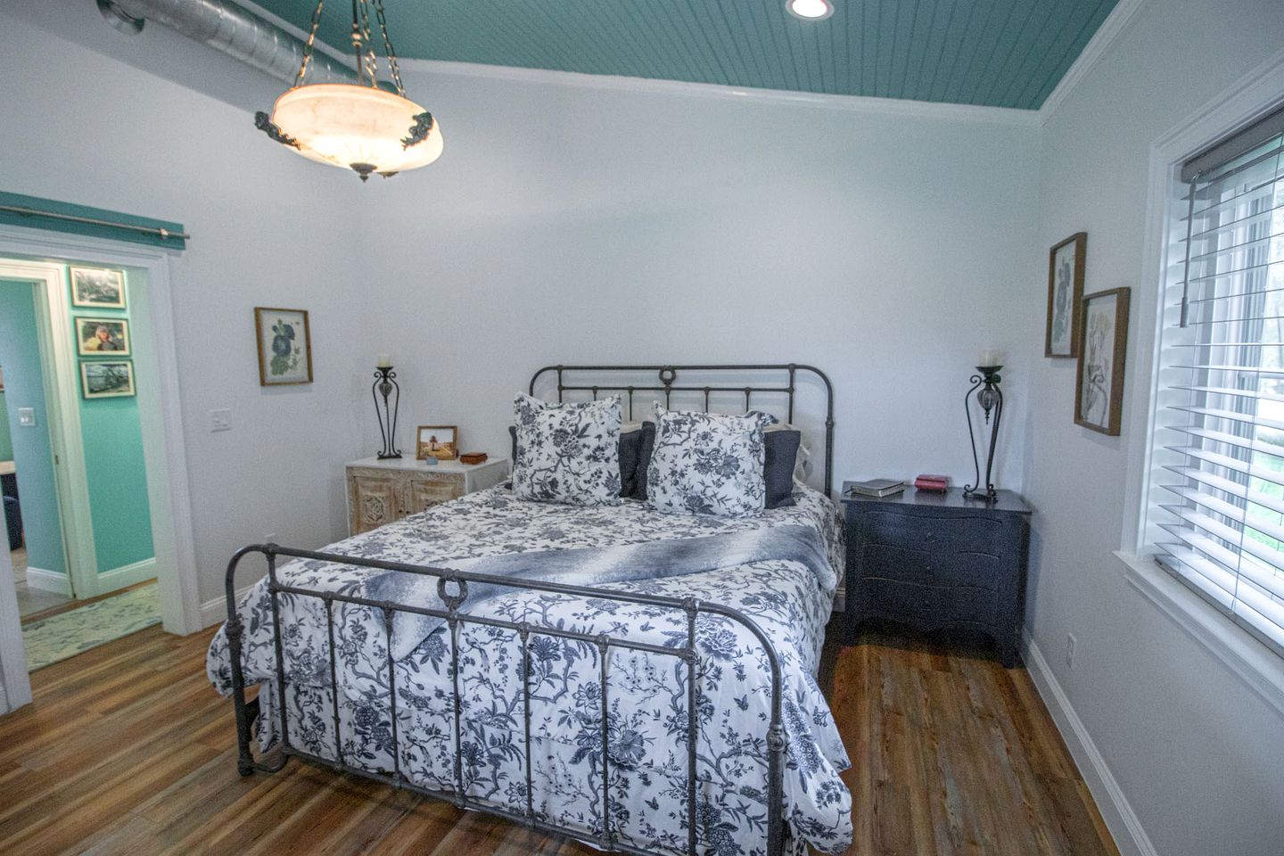 Charming Cottage Rental near Midway, Perfect for Luxury Glamping Getaways on Coronel's Island, Georgia