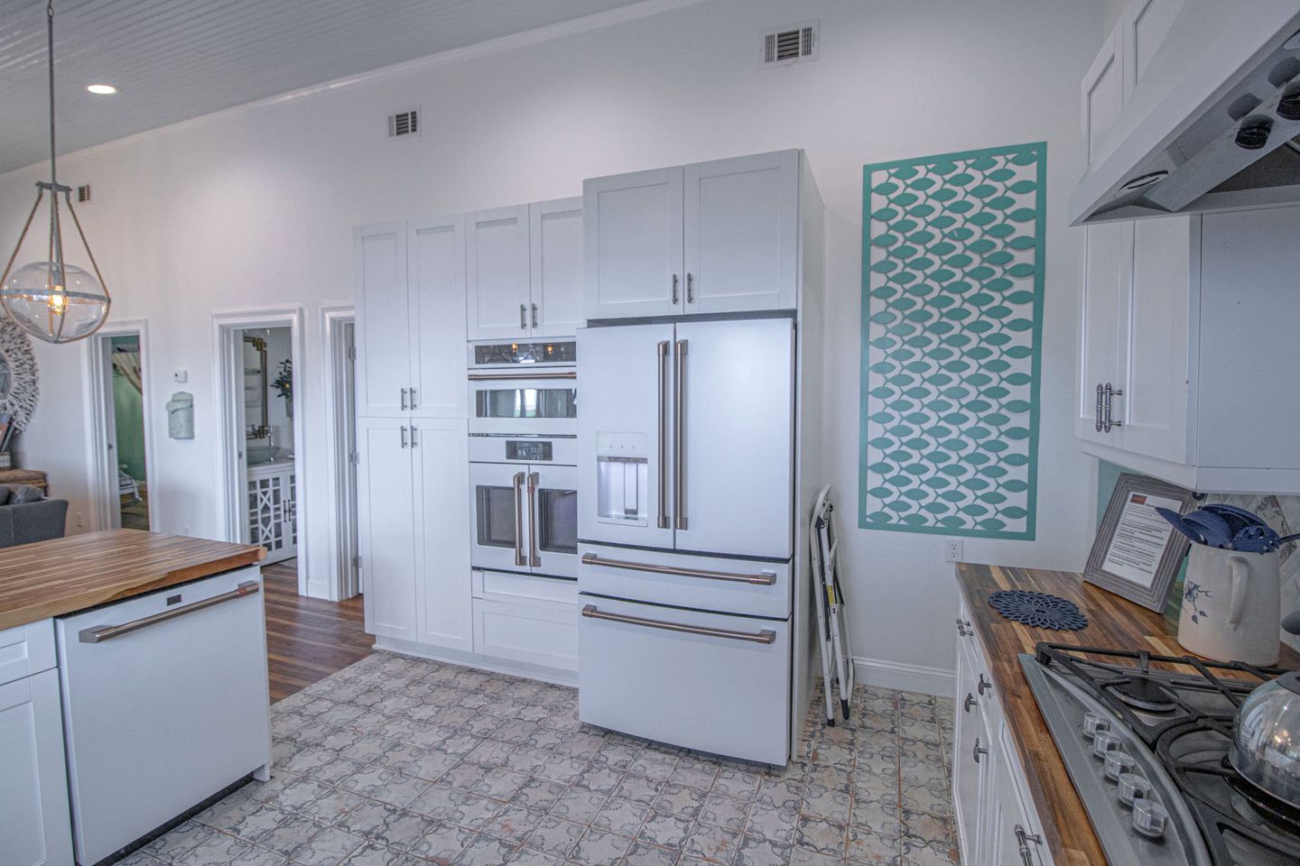 Charming Cottage Rental near Midway, Perfect for Luxury Glamping Getaways on Coronel's Island, Georgia