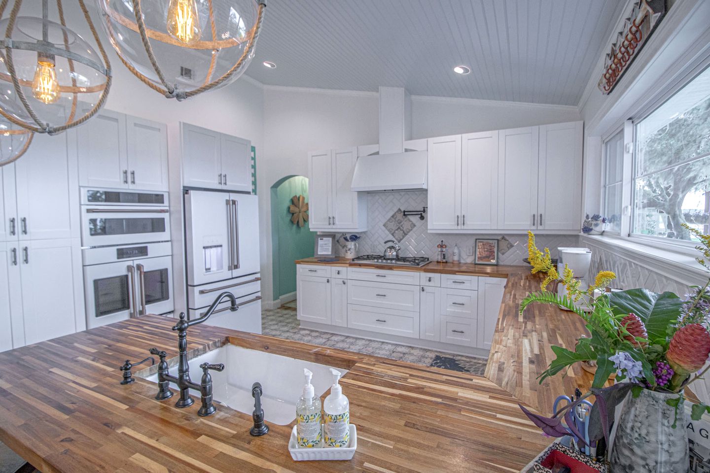 Charming Cottage Rental near Midway, Perfect for Luxury Glamping Getaways on Coronel's Island, Georgia