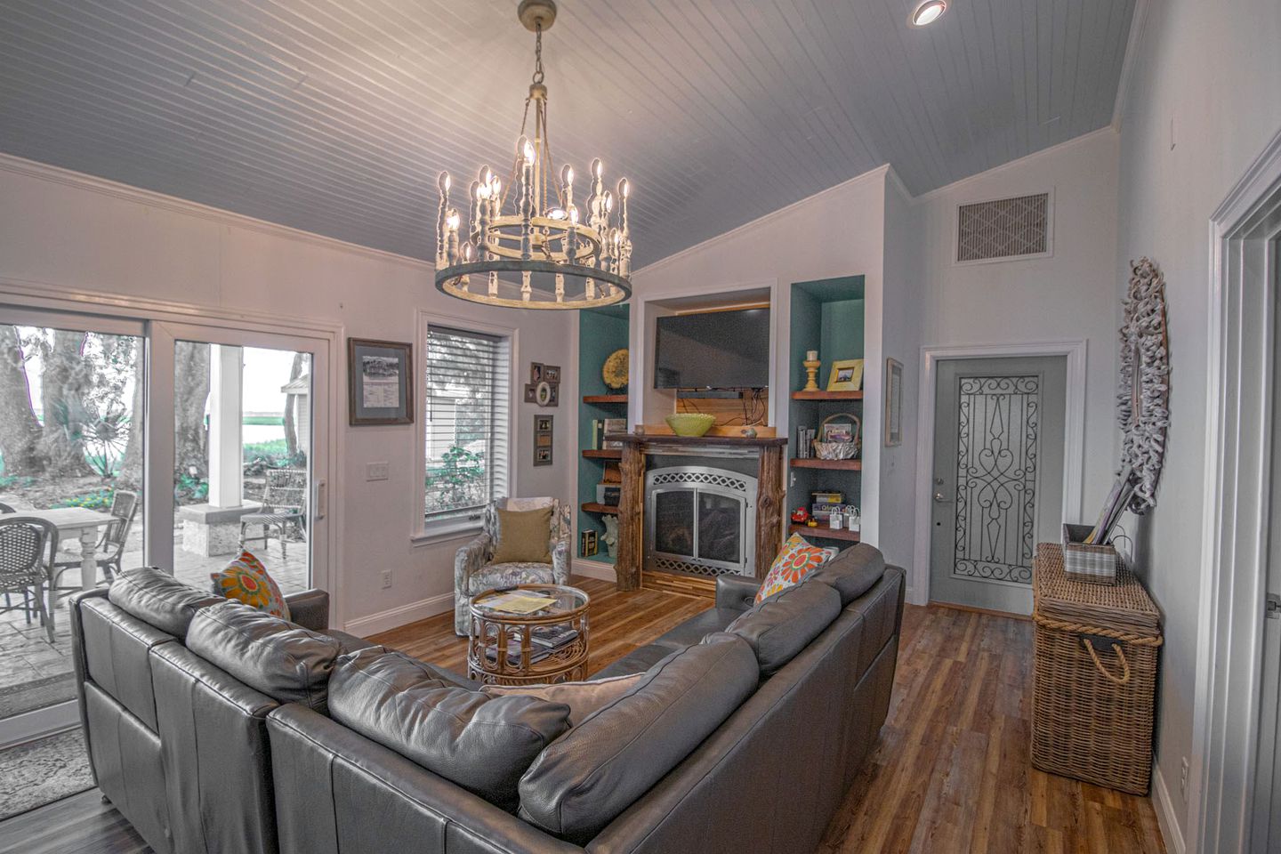 Charming Cottage Rental near Midway, Perfect for Luxury Glamping Getaways on Coronel's Island, Georgia