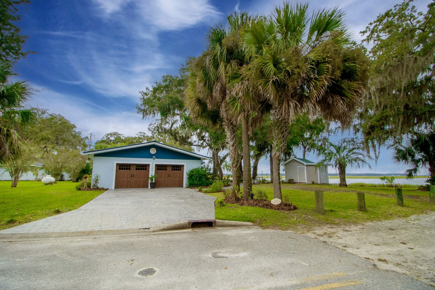 Charming Cottage Rental near Midway, Perfect for Luxury Glamping Getaways on Coronel's Island, Georgia