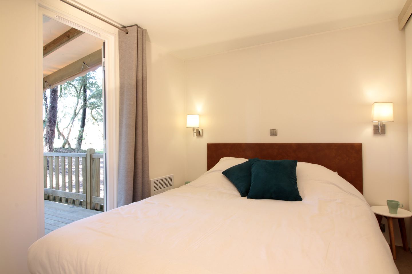 Gorgeous, Pet-Friendly Log Cabin Rental in Ondes, France, Perfect for Water Sport Enthusiasts