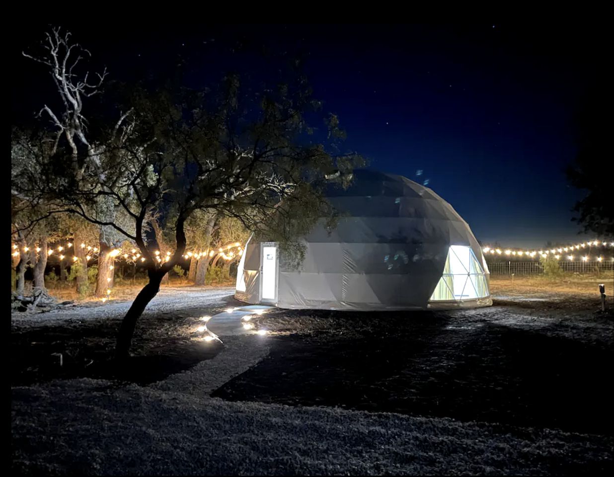 Amazing Glamping Getaway under the Stars: Luxurious Dome Rental in Lampasas, Texas