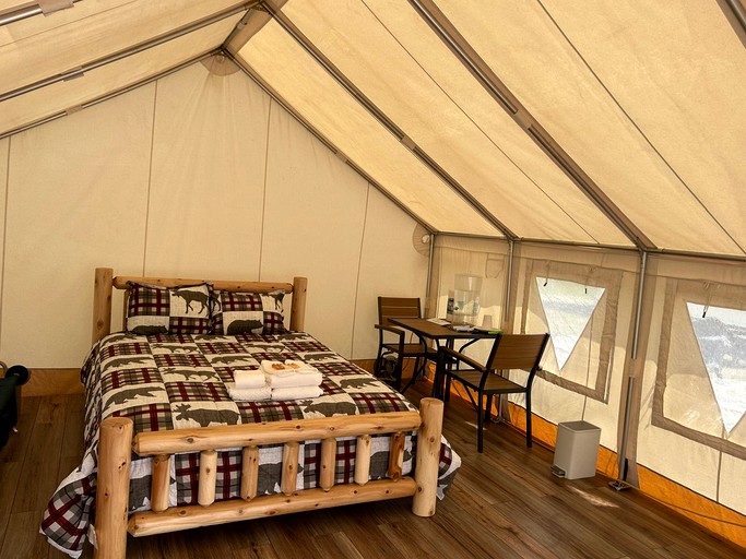 Safari Tents (United States of America, Seward, Alaska)