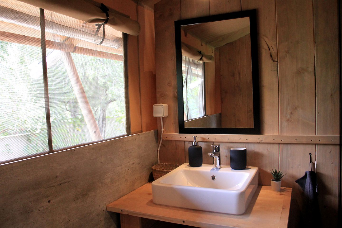 Fully Equipped Safari Tent Perfect for a Romantic Retreat in Portugal