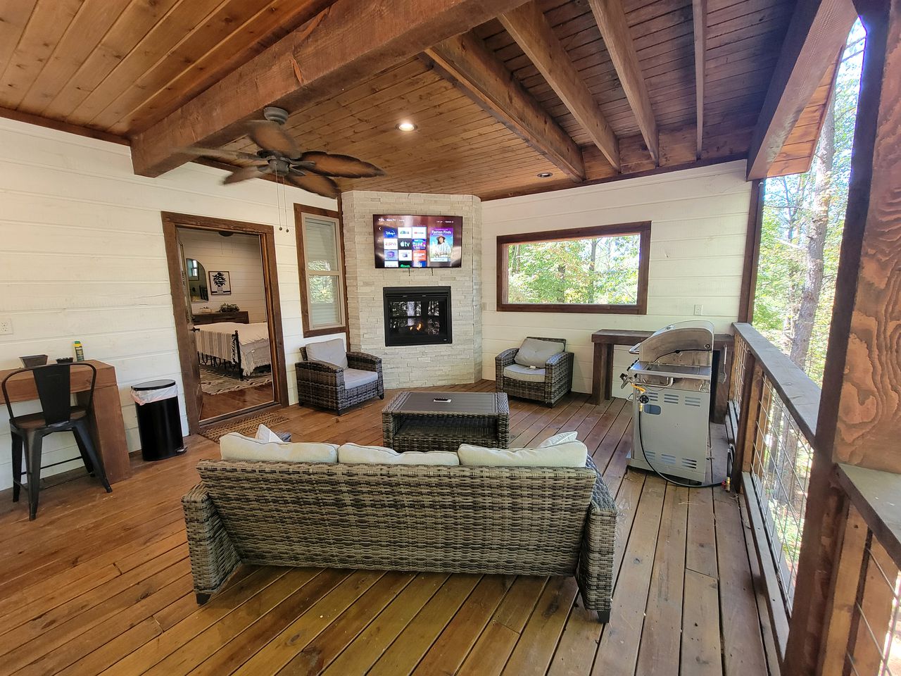 Charming Pet-Friendly Cabin Rental in Hochatown, Oklahoma - Incredible Destination for a Glamping Getaway near Broken Bow Lake