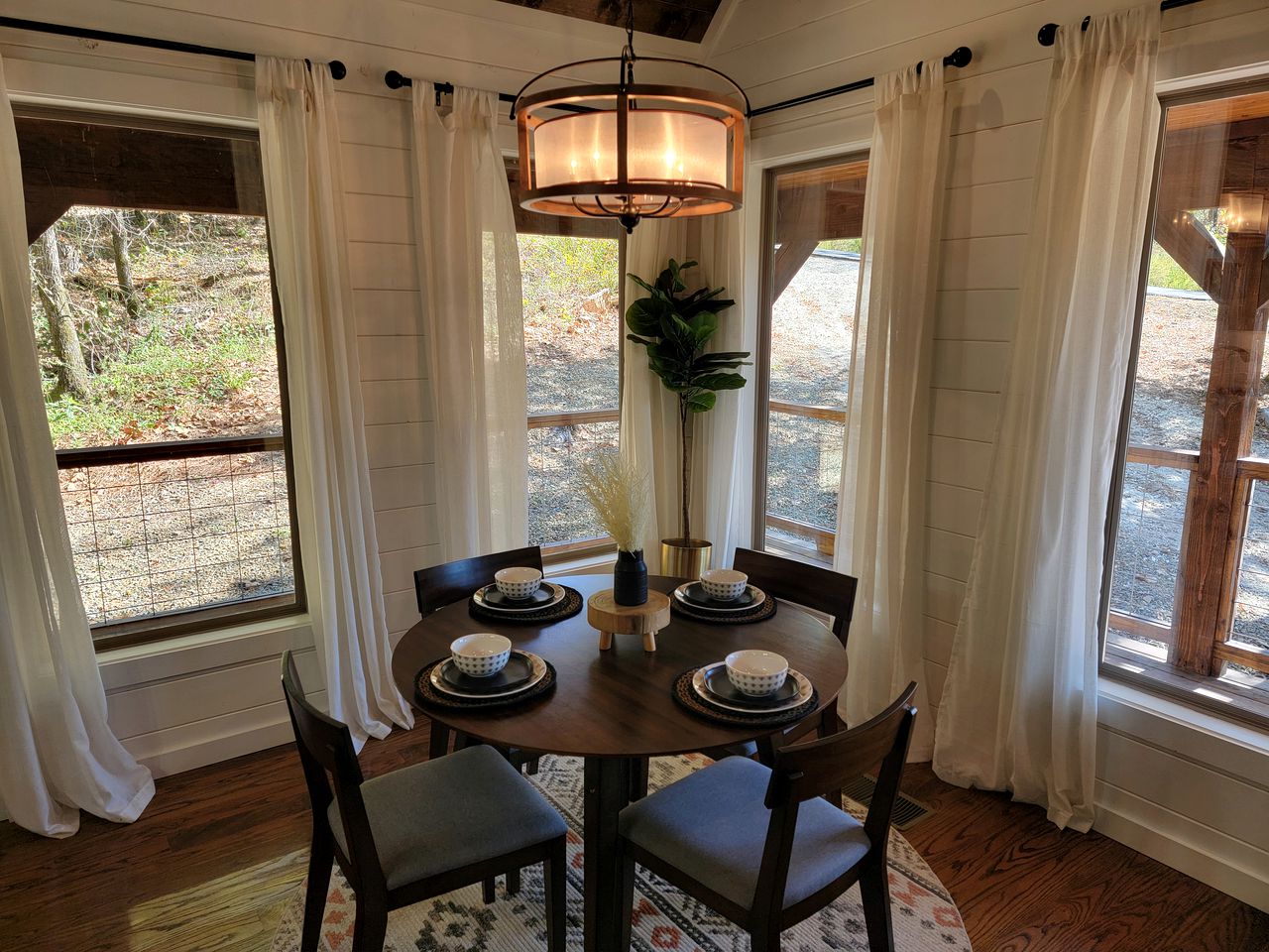Charming Pet-Friendly Cabin Rental in Hochatown, Oklahoma - Incredible Destination for a Glamping Getaway near Broken Bow Lake