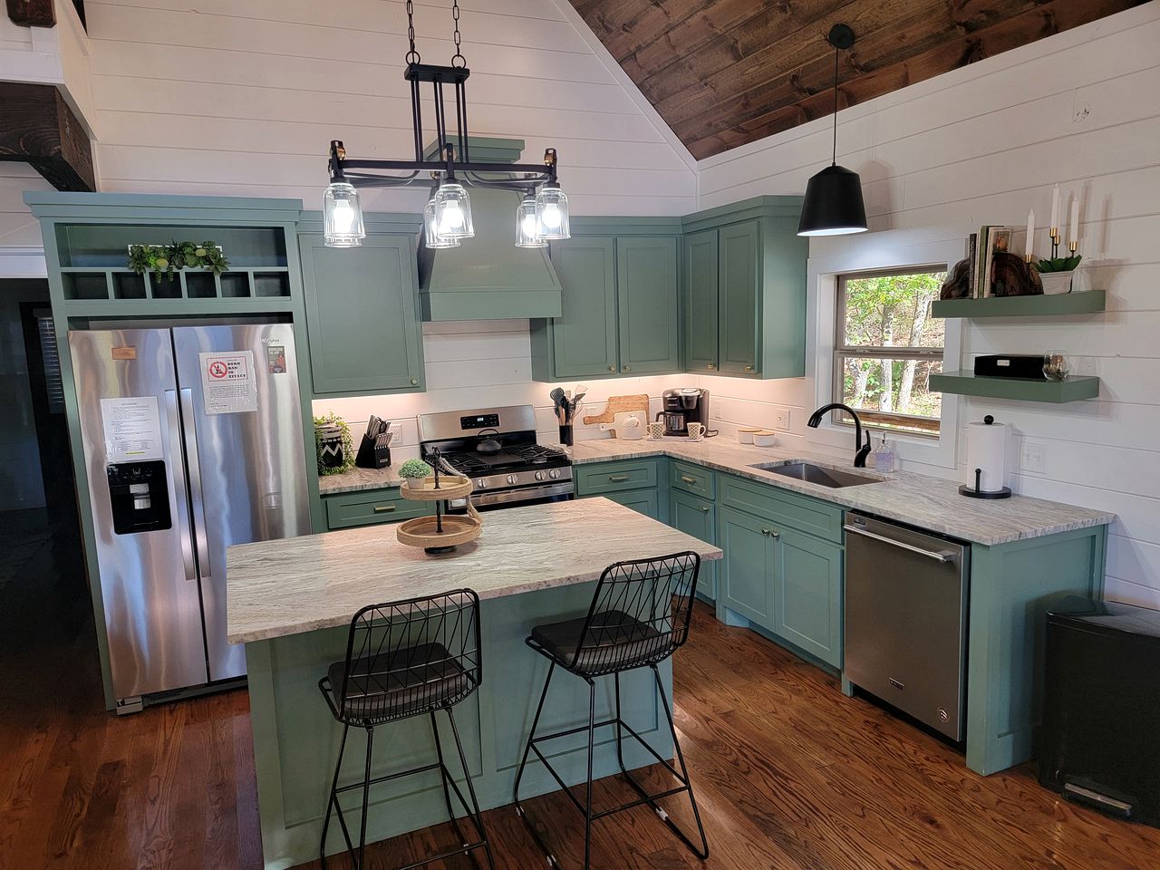 Charming Pet-Friendly Cabin Rental in Hochatown, Oklahoma - Incredible Destination for a Glamping Getaway near Broken Bow Lake