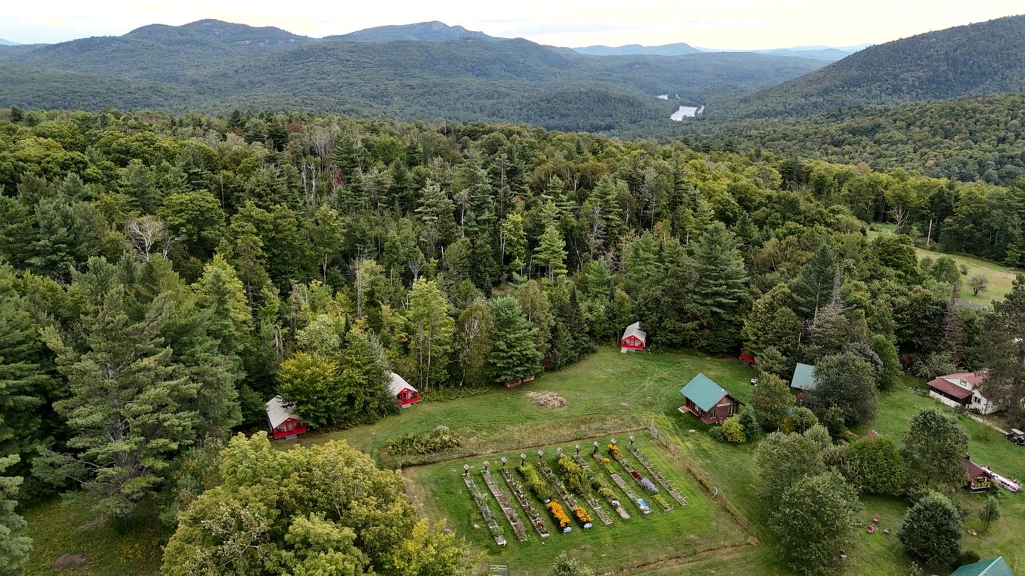 Tented Cabins (United States of America, North River, New York)