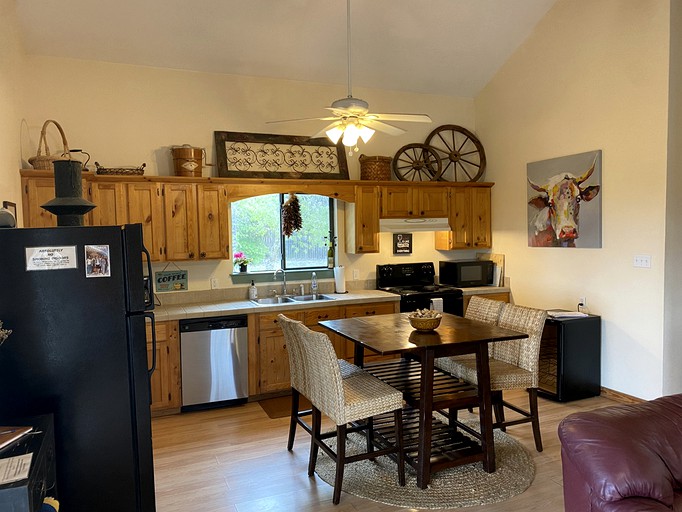 Cabins (United States of America, Wimberley, Texas)