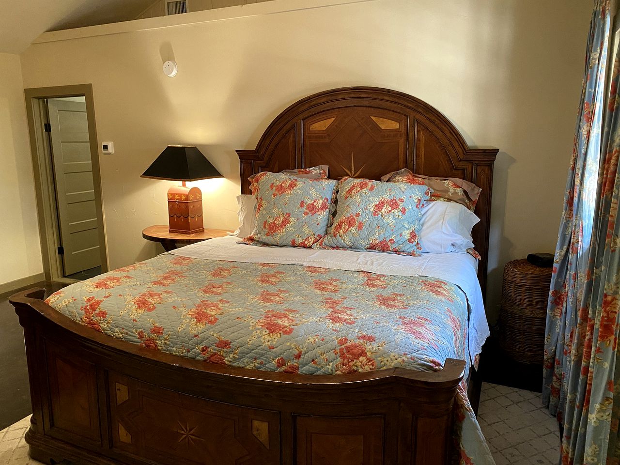 Picturesque Luminous Cabin with Jacuzzi, Bath and BBQ in Texas