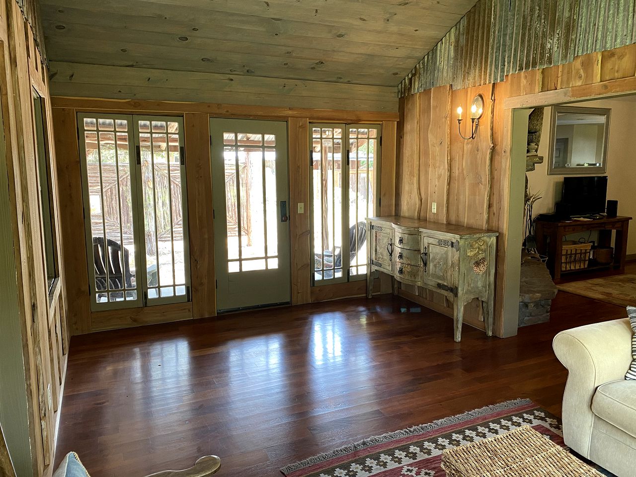 Picturesque Luminous Cabin with Jacuzzi, Bath and BBQ in Texas