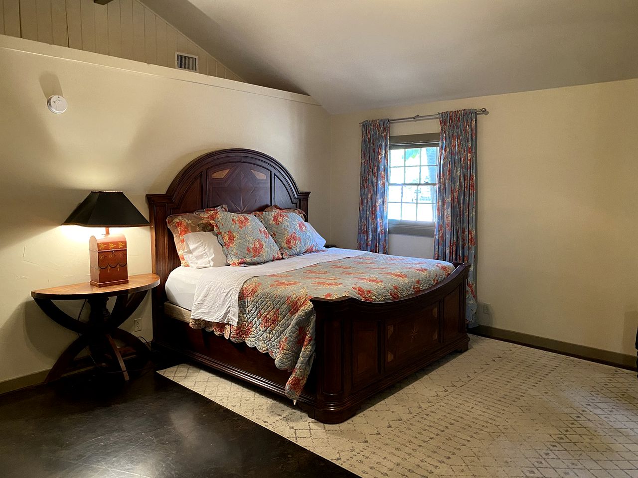 Picturesque Luminous Cabin with Jacuzzi, Bath and BBQ in Texas