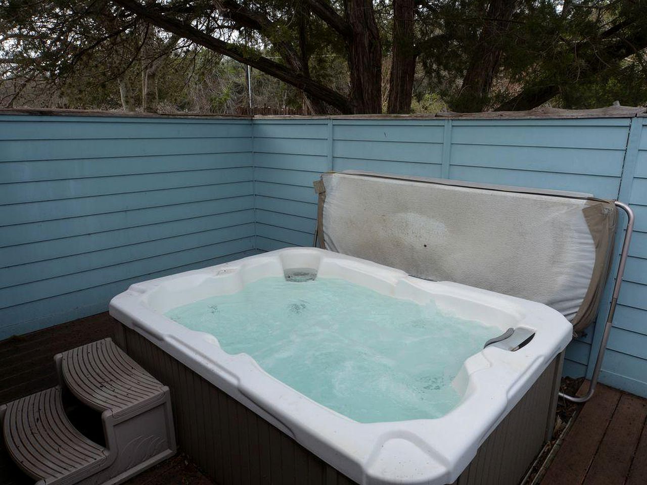 Picturesque Luminous Cabin with Jacuzzi, Bath and BBQ in Texas