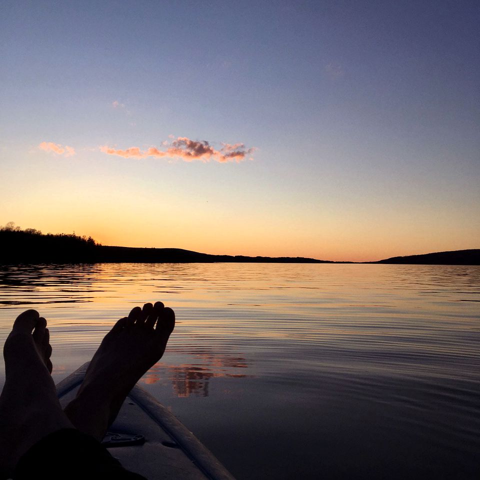 Lakeside Luxury Glamping: Cozy Tiny House in Scotsville, Nova Scotia