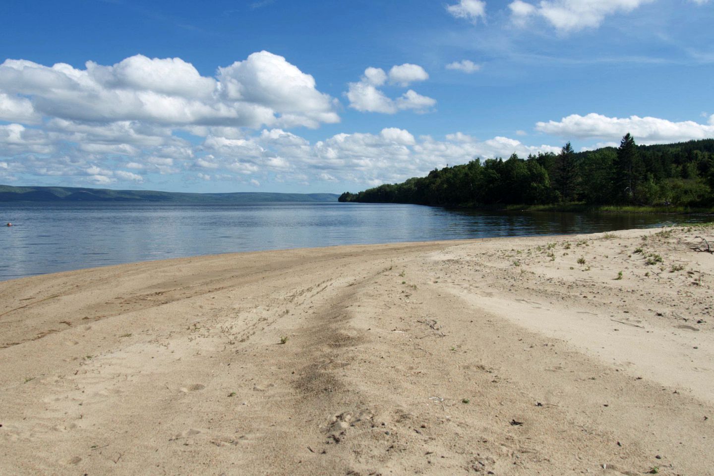 Lakeside Luxury Glamping: Cozy Tiny House in Scotsville, Nova Scotia