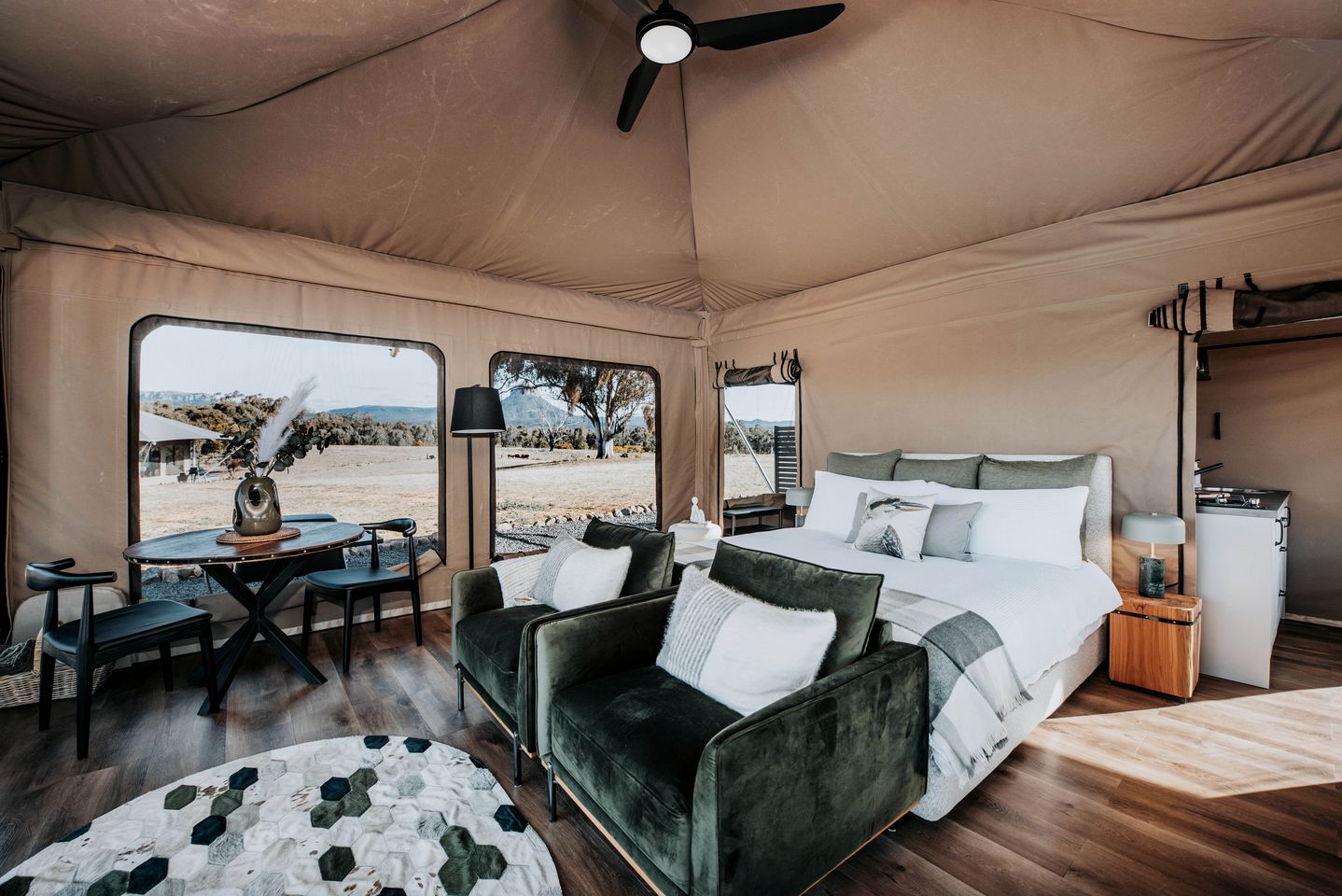 Marvelous Nature Escape: Stunning Safari Tent for Two in Capertee, Australia