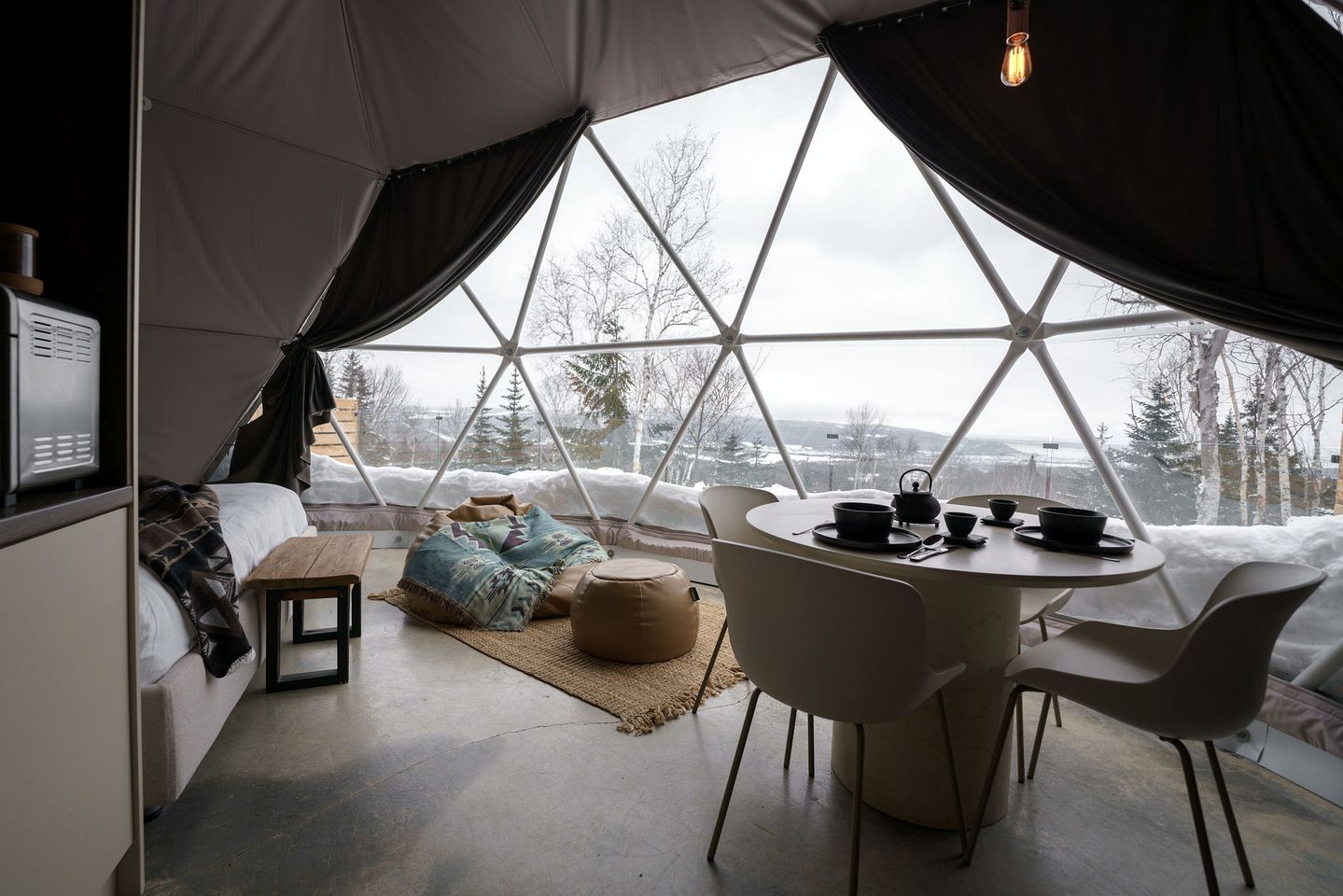 Gorgeous Modern Dome with Breathtaking Views and a Wood-Burning Fireplace for an Unforgettable Escape near Baie-Saint-Paul, Quebec