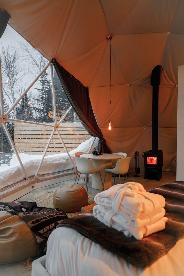 Gorgeous Modern Dome with Breathtaking Views and a Wood-Burning Fireplace for an Unforgettable Escape near Baie-Saint-Paul, Quebec