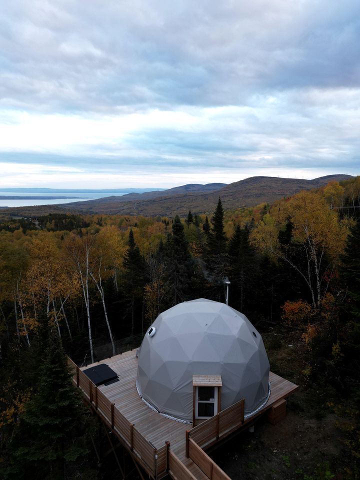 Gorgeous Modern Dome with Breathtaking Views and a Wood-Burning Fireplace for an Unforgettable Escape near Baie-Saint-Paul, Quebec