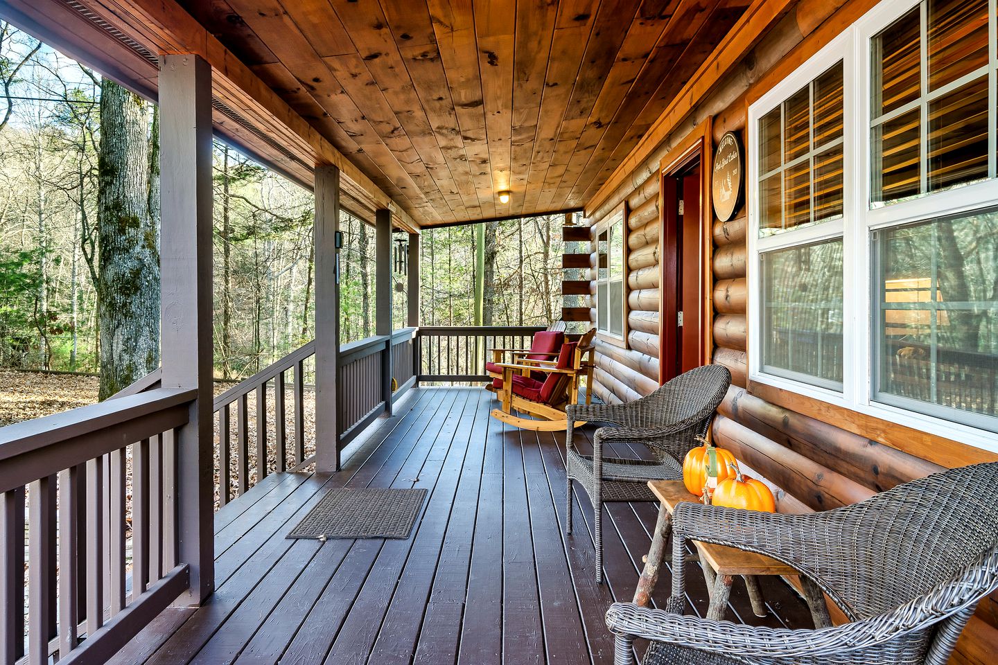 Red Bird Cabin Close to Blue Ridge Mountains
