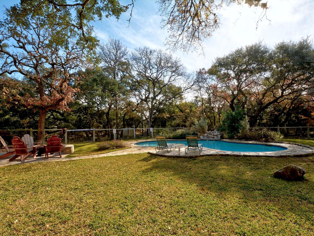Spacious Yet Private Vacation Rental with Pool and Games Room For the Ultimate Family Getaway in Nature, Driftwood Texas