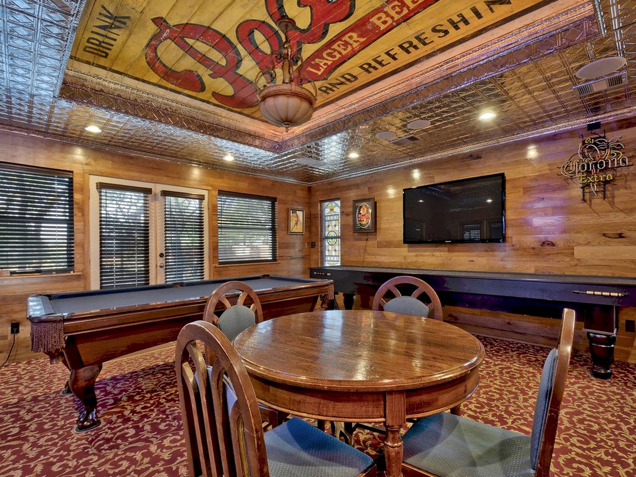 Spacious Yet Private Vacation Rental with Pool and Games Room For the Ultimate Family Getaway in Nature, Driftwood Texas