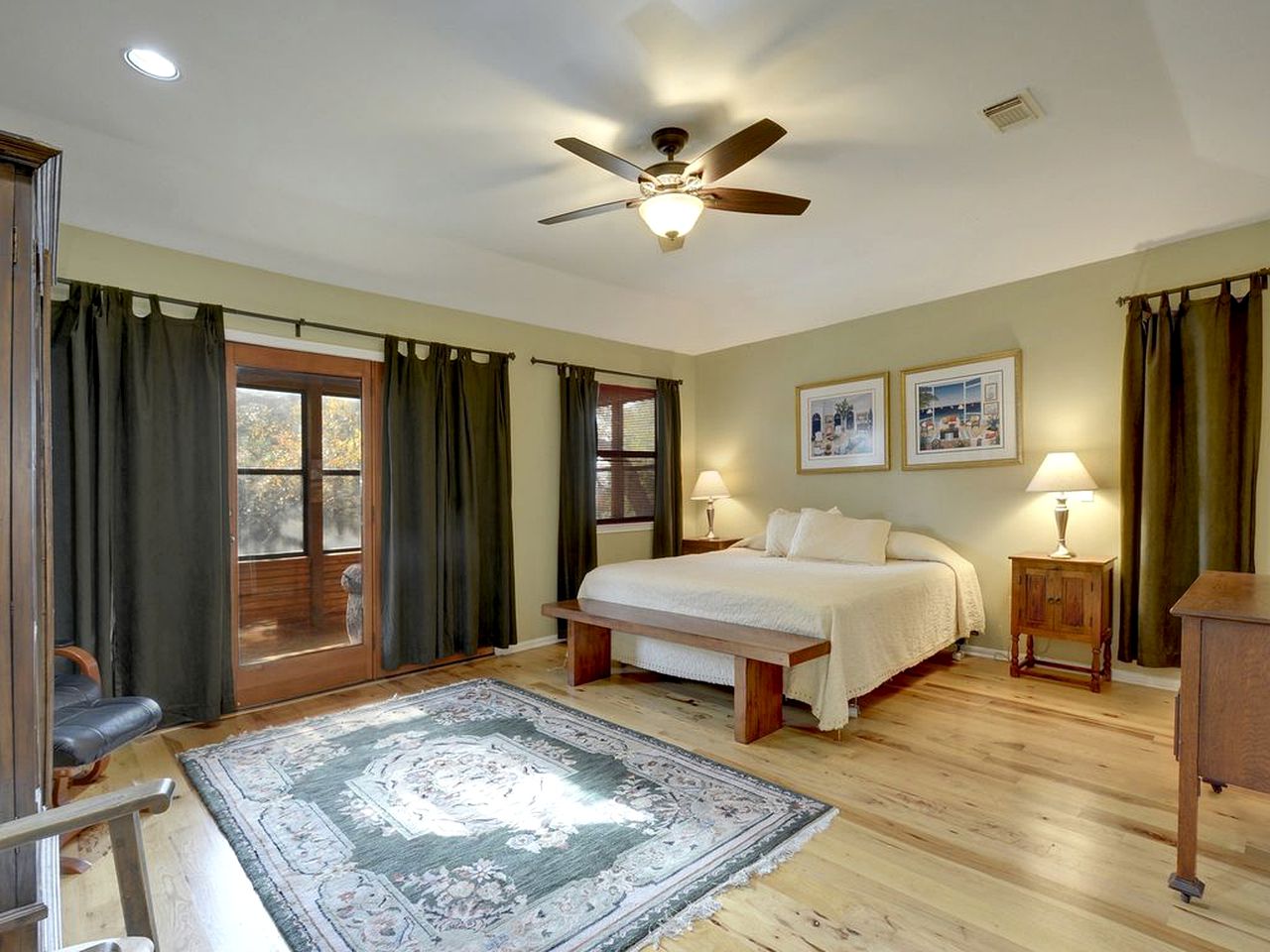 Spacious Yet Private Vacation Rental with Pool and Games Room For the Ultimate Family Getaway in Nature, Driftwood Texas