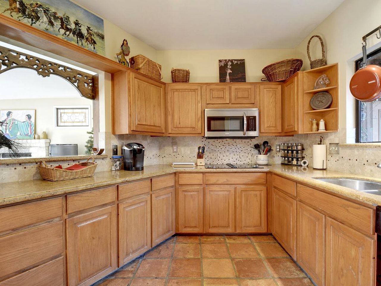 Spacious Yet Private Vacation Rental with Pool and Games Room For the Ultimate Family Getaway in Nature, Driftwood Texas