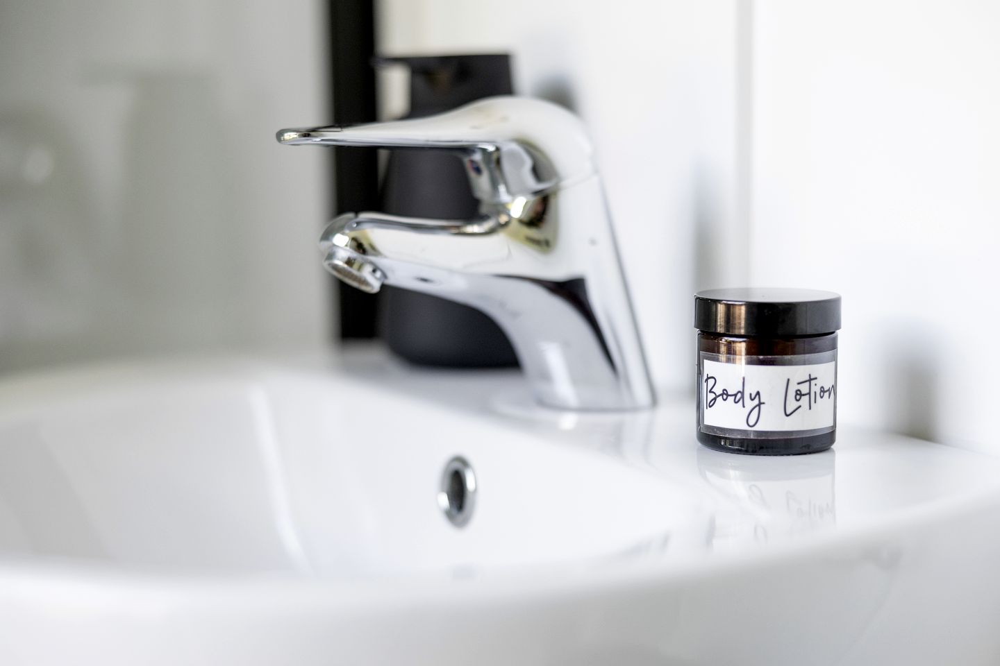 Charming Tiny House Surrounded by Trees in New Plymouth, North Island