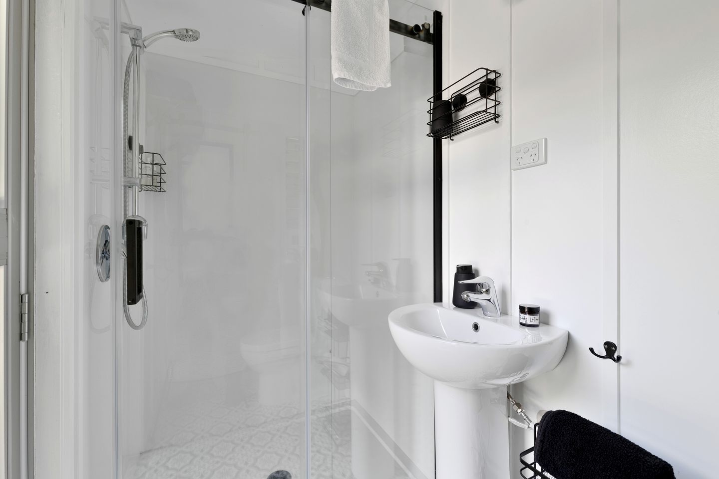 Charming Tiny House Surrounded by Trees in New Plymouth, North Island